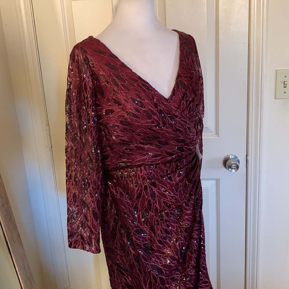 MAC DUGGAL
Long Sleeve Ruched Sequined V Neck Gown - Picture 6 of 15